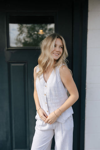 Anastasia Vest, White Oak
