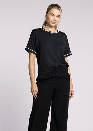 Annie Tee, Black/White